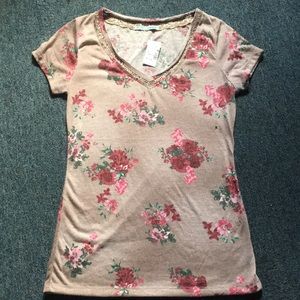 maurices Floral + Lace V-Neck Tee Size Medium
